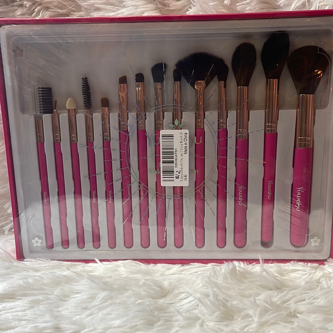 Exploring the World of Makeup Brush Collection
